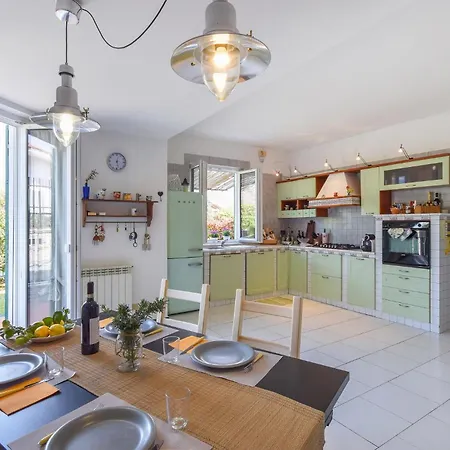 Vakantiehuis Stunning In Sv *