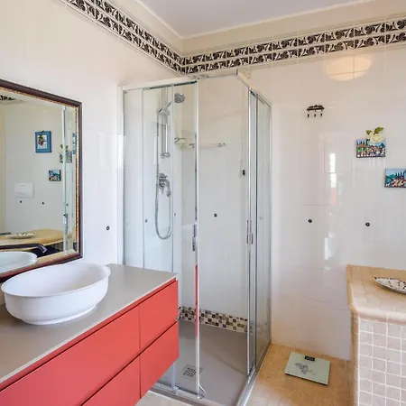 Stunning In Sv Tatil Evi Celle Ligure