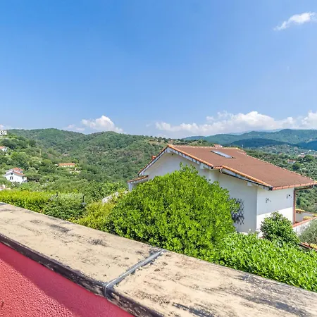 Stunning In Sv Tatil Evi Celle Ligure