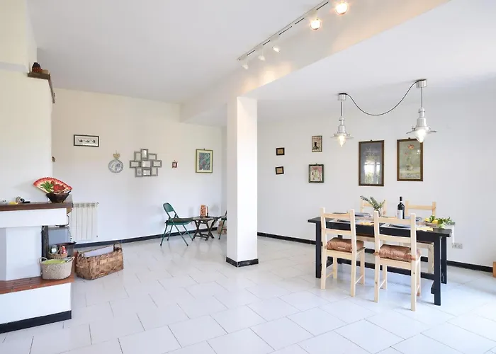 Stunning In Sv Сasa de vacaciones Celle Ligure